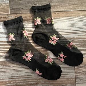 🌷Sheer Embroidered Floral Socks🌷